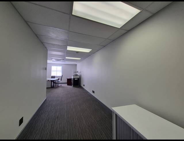 54M² OFFICE TO LET IN DUNKELD WEST